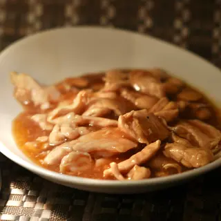 Pollo con mandorle