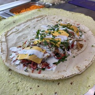 Чеддер і Сулугуні в Арабському лаваші