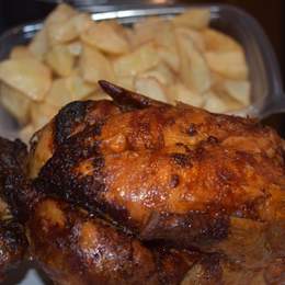 POLLO ASADO ENTERO CON PAPAS