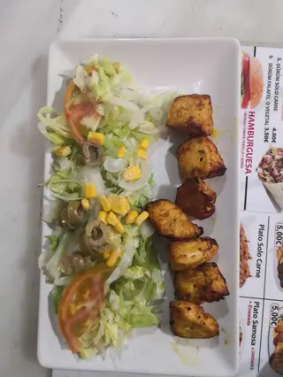 Chicken Tikka (6 uds.) y ensalada