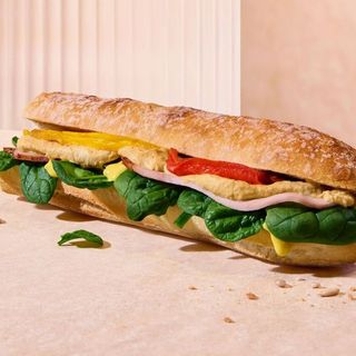 Bagietka legendarna – indyk sous-vide + hummus + grillowana papryka