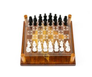 Drveni šah sa motivima Crne Gore