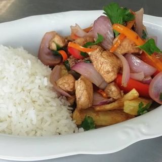 POLLO SALTADO AL WOK 