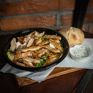 Grilled chicken salata