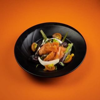 4. Ensalada De Salmón