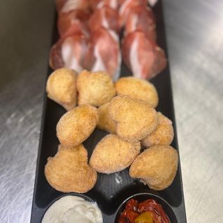 Coccole, crudo e stracchino