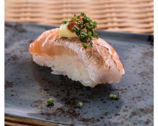 Nigiri de Ventresca de Salmón