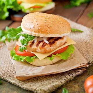 Бургер с курицей (490 гр.)