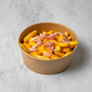 Cheese and bacon pomfrit