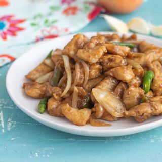 Chicken With Onion And Green Chilly