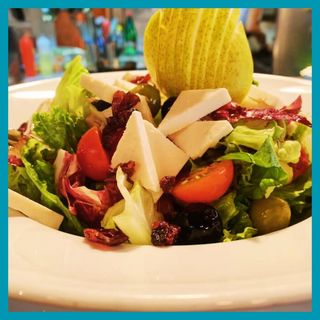 Salata sa kozjim sirom