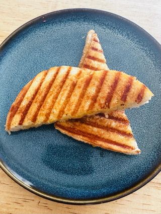 Menú Tostada De Queso Con Aceite Y Smoothie