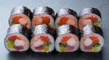 Рол Футомакі з лососем, тунцем та креветкою