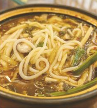 Spaghetti di riso in brodo stile yunnan specialita