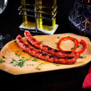 Carnati AGF cu piure si salata de varza