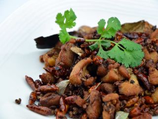 Pollo piccante in stile sichuan