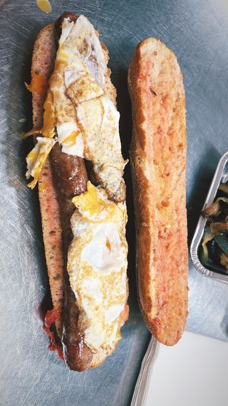 Salchichas del País con huevo frito, TOP