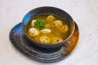 Пельмени с бульоном