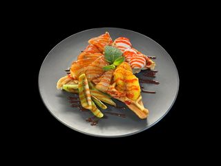 Солодкі вафлі з морозивом та фруктами