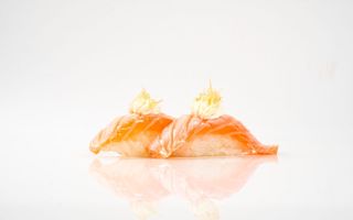 51. Nigiri salmone Philadelphia
