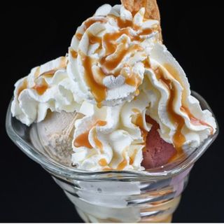 Profiterol Less Sugar (cu înghețată artizanală fără zahăr) 