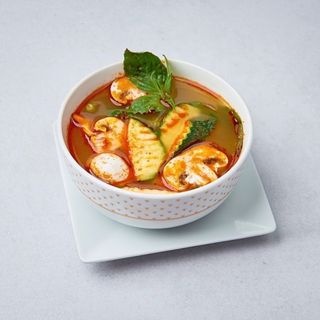 Zupa tom yum goong z krewetkami
