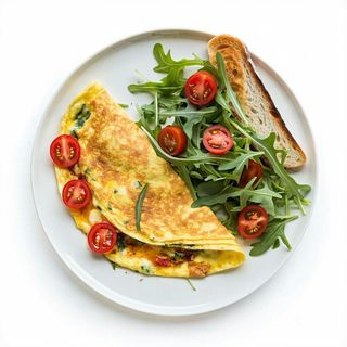 Omlette con pomodori e insalata e pane