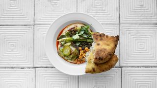 Хумус з маринованим огірком