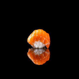 N4. Nigiri Sake - 2 Pezzi