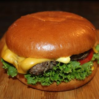 Стейк бургер с карамелизированным луком 