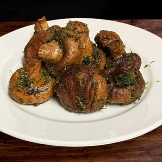 Champiñones al ajillo