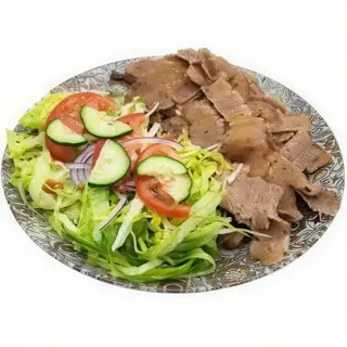 Plato mediano de carne, verduras y salsas