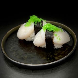 26. Capesante nigiri 2 pezzi