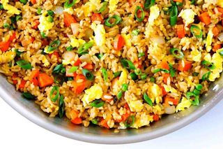 Рис с яйцом и овощами (330 гр)