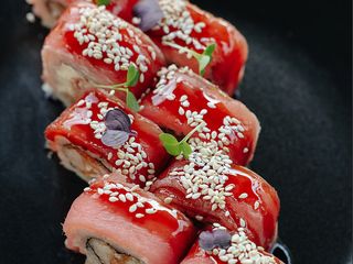 Рол з креветкою темпура і тунцем (260g)