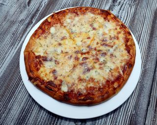 პიცა ოთხი ყველით