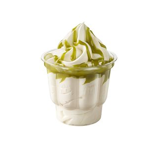 Lody o smaku waniliowym z polewą pistacjową