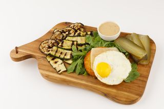 Al piatto hamburger vegetariano