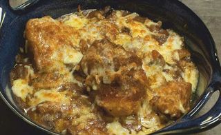 Свински джолан с гъбен сос и кашкавал (600г)