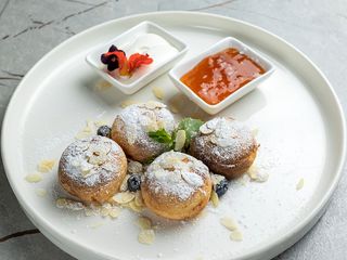 Сирники з сметаною та джемом (250g)