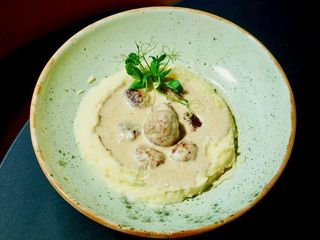 Картопляне пюре з курячими мітболами в вершковому соусі (380g)