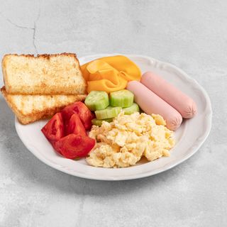 Детский завтрак с сосисками