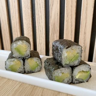 Maki De Aguacate (6uds)