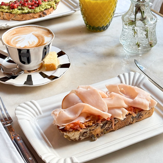 Tosta de pavo, tomate y aceite