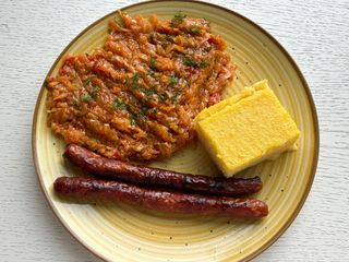 Meniu -Carnati + Varza Calita + Mamaliga + Racoritoare