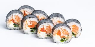 Футомакі з гострим лососем 