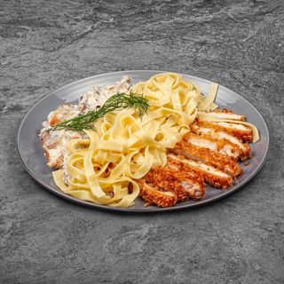 Tagiatelle z kurczakiem i pieczarkami