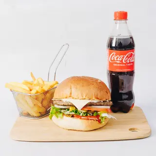 Cheeseburger sa malim pomfritom i piće