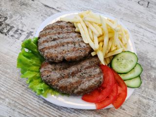 Двойка свински кюфтета с гарнитура (400г)