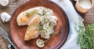 Poulet pané à la crème et aux champignons